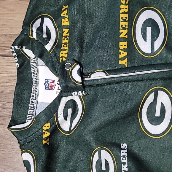 GREENBAY PACKERS INFANT ONSIES SIZE 0-4 MONTHS - Picture 2 of 13